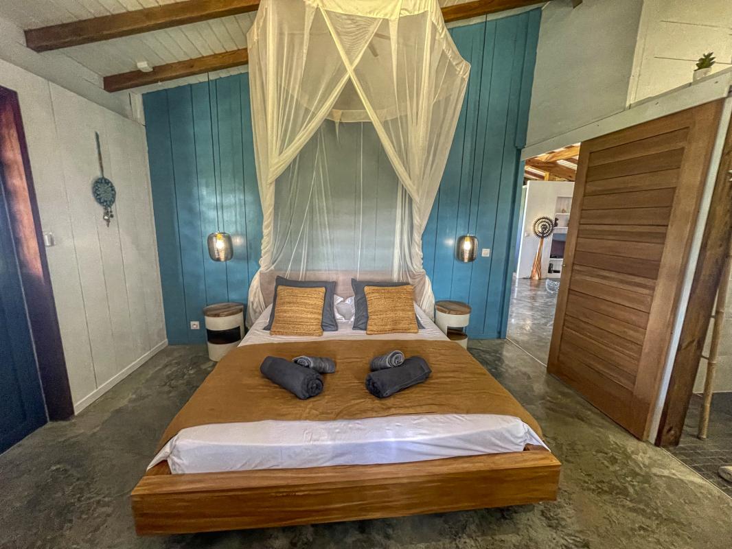 25 Location villa piscine vue mer Pointe Noire Guadeloupe_chambre 1